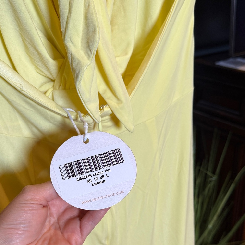 $89 retail Selfie Leslie Yellow halter Maxi Dress - Picture 4 of 4